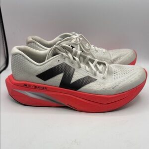 New Balance FUEL CELL TRAINER MENS 13 White and Black Trainers with Red Soles S6